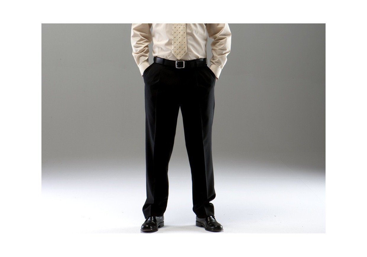 PANTALÓN CABALLERO CORTE RECTO CON PINZA 100118