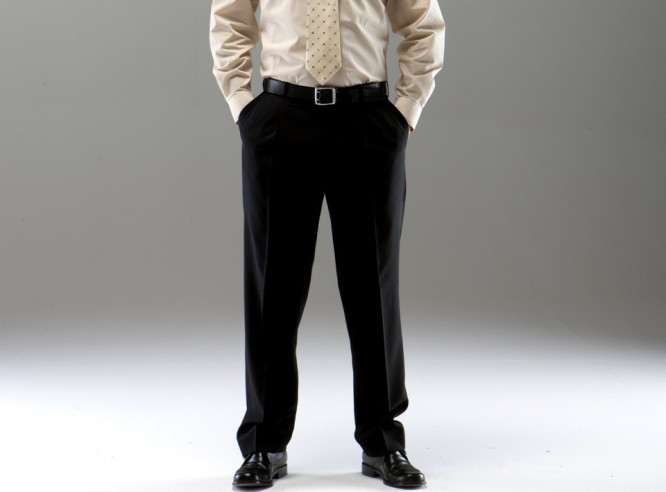 PANTALÓN CABALLERO CORTE RECTO CON PINZA 100118