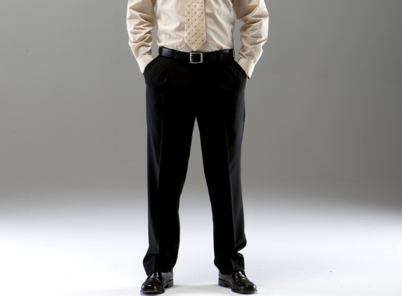 PANTALÓN CABALLERO CORTE RECTO CON PINZA 100118